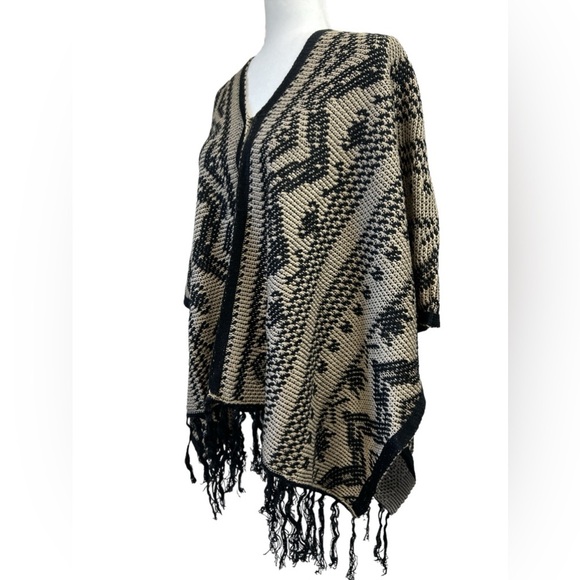 Kiara Lightweight Aztec Boho Knit Tassel Fringe Wrap Shawl Poncho Shrug - Picture 4 of 10